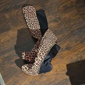 Leopard Print Knee-High Women's Boots - Black & Tan